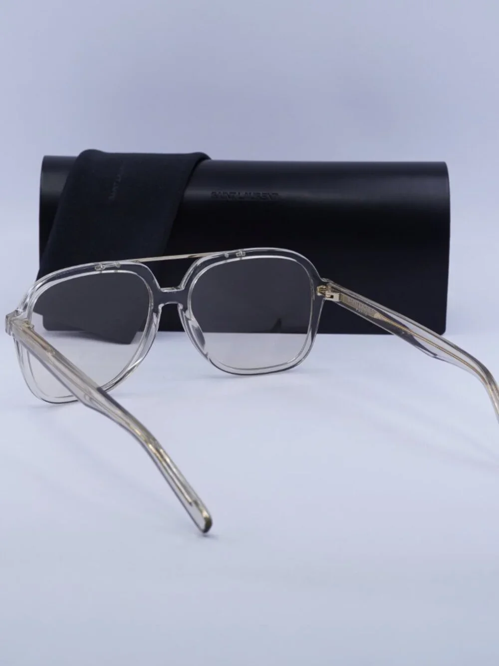 Saint Laurent model sl545